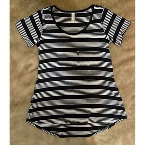 Lularoe Top Size XS Black Striped Pullover Short Sleeve Hi-low